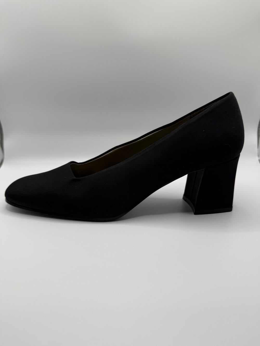 Bandolino Black Pumps 7.5 Minimalist Block Heel Classic Workwear Quiet Luxury